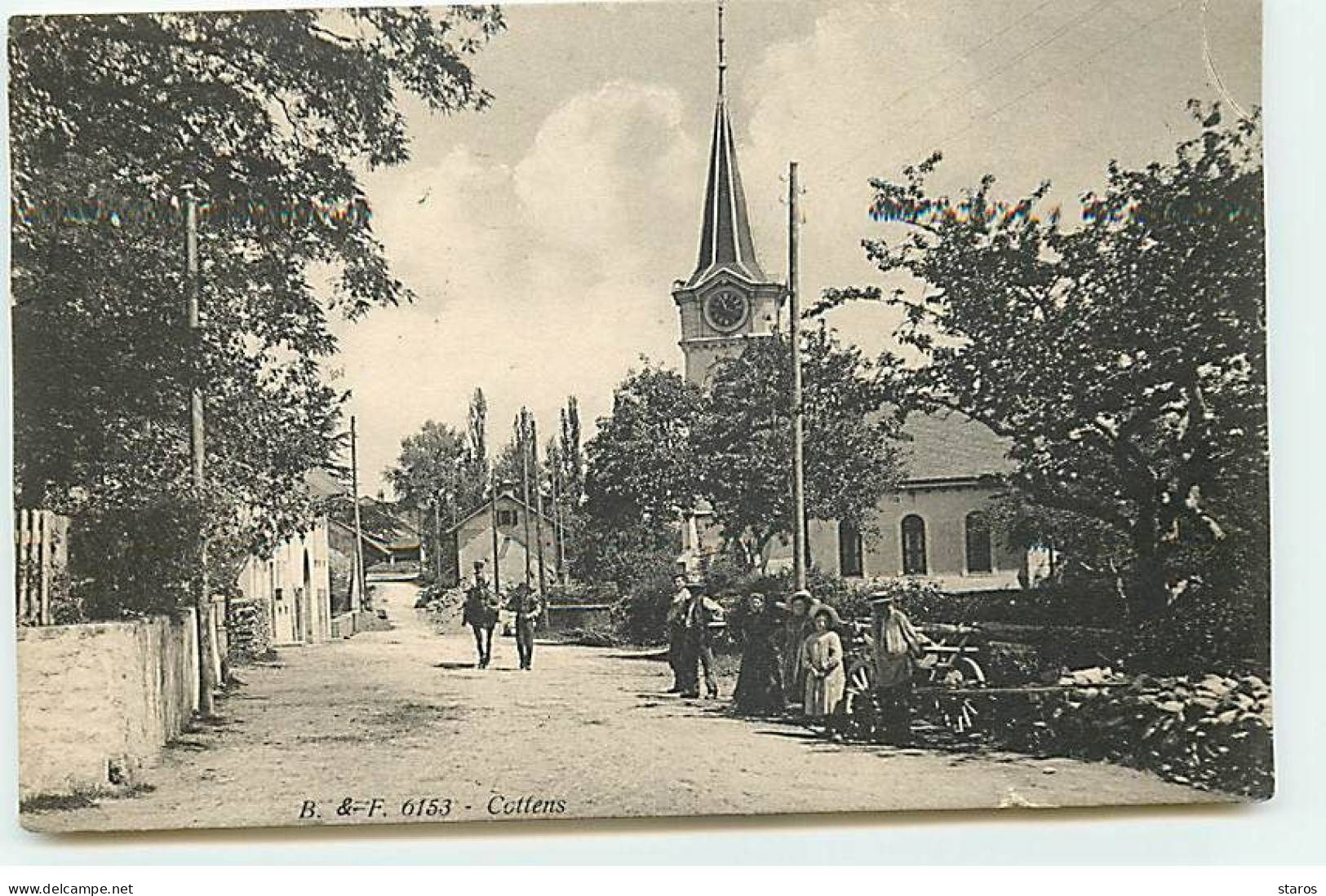 Suisse - COTTENS - Une rue, avec une église