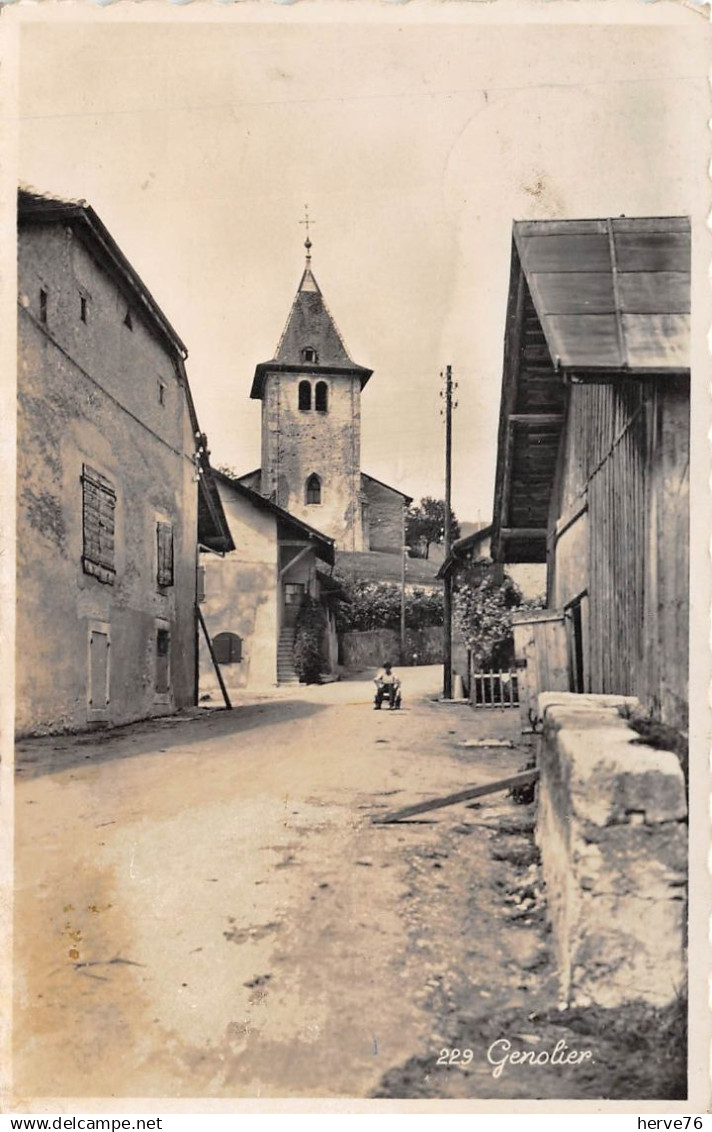SUISSE - GENOLIER  - carte photo - une rue - l'église