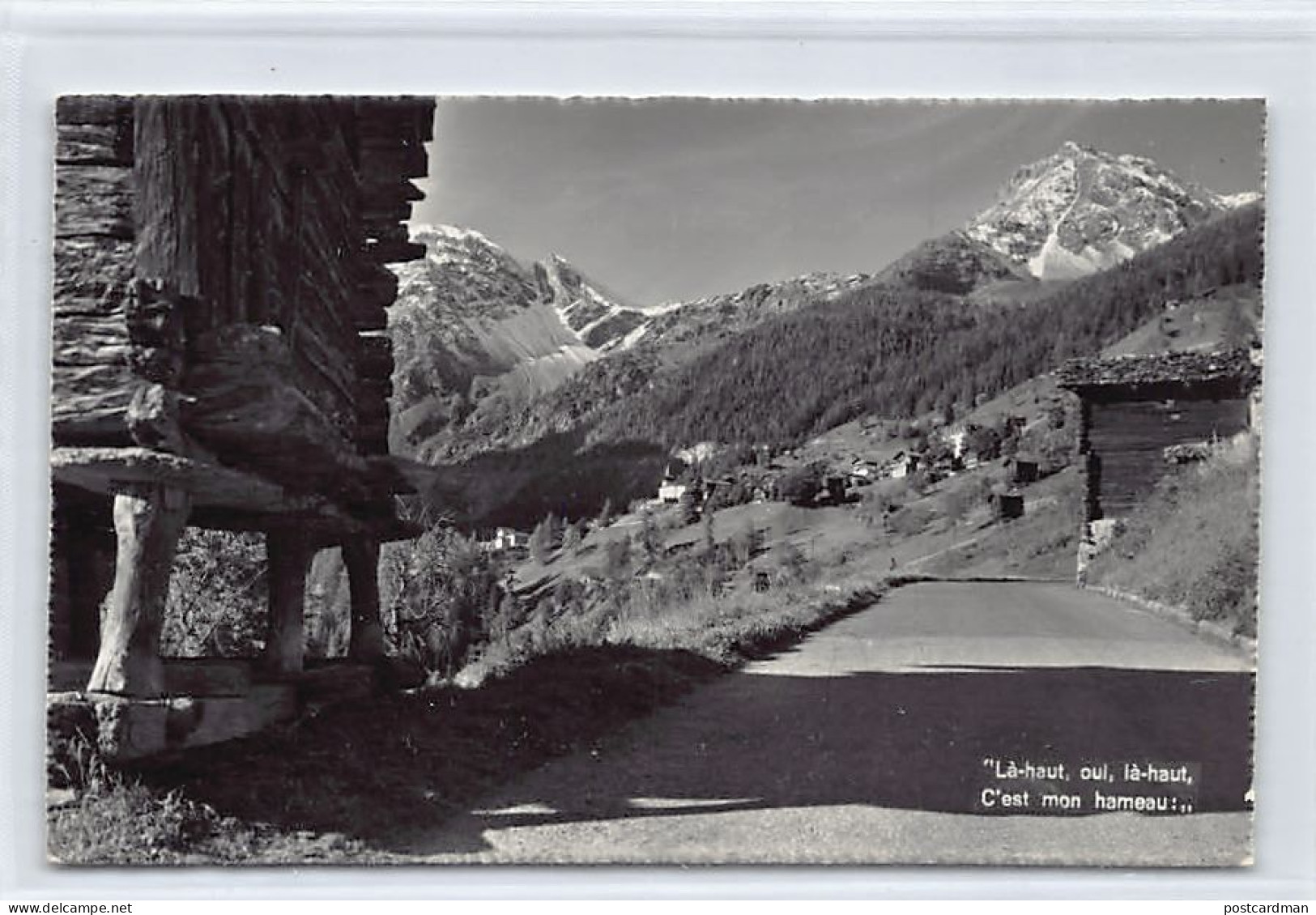 Suisse - Grimentz (VS) La route montant à Grimentz