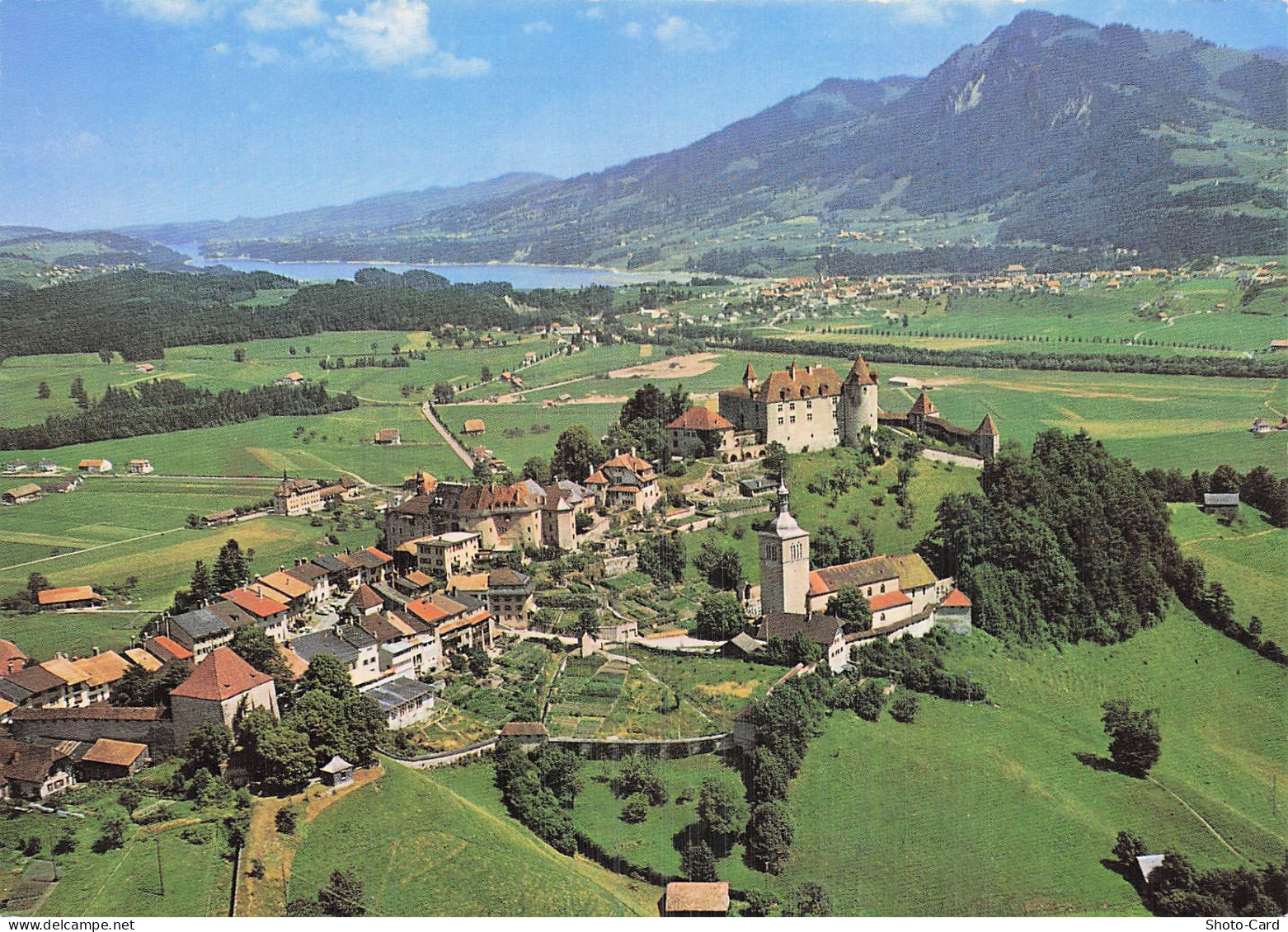 SUISSE GRUYERES BROC ET LAC DE LA GRUYERE