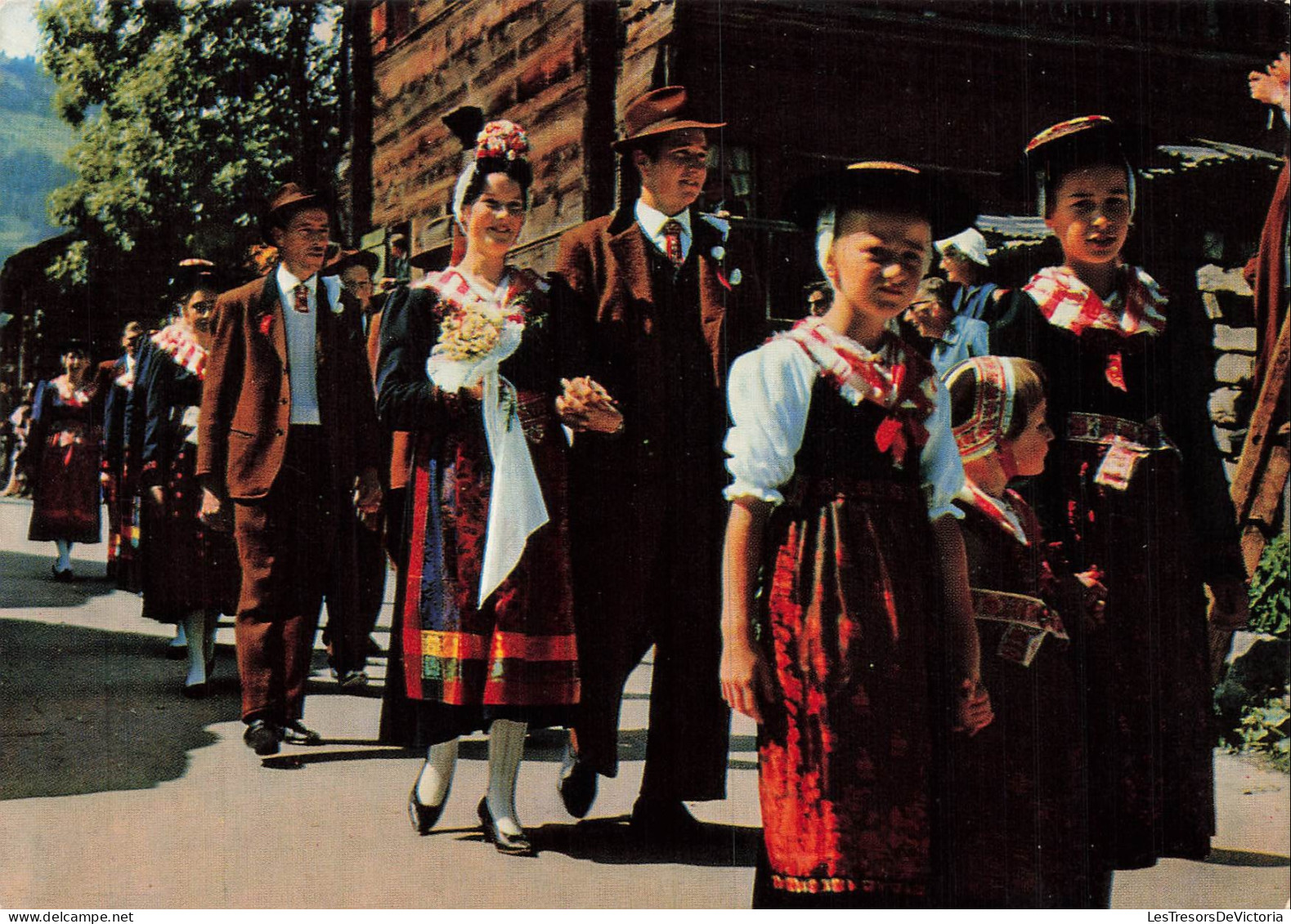 SUISSE - Hérens - Costumes - Mariage - Folklore - Enfant - Bouquet de fleurs - Couple - animé - Carte postale