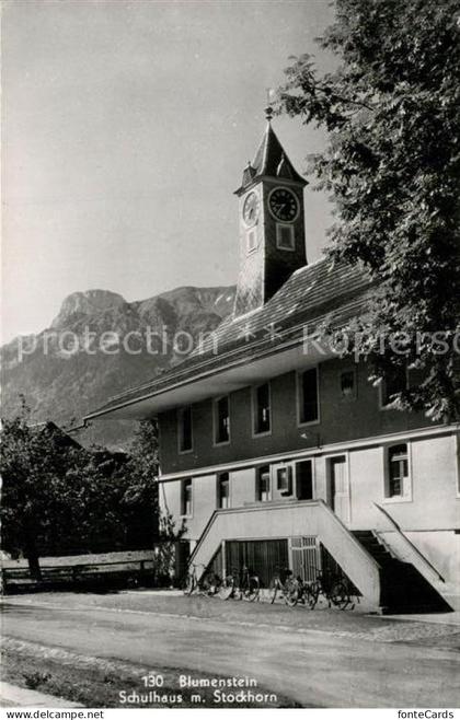 Blumenstein BE Schulhaus mit Stockhorn