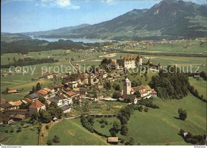 Gruyeres FR Auf fond Broc et lac de la Gruyere