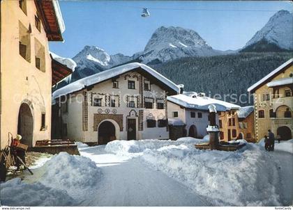 Scuol Tarasp Vulpera Dorfplatz Scuol mit Lischanagruppe