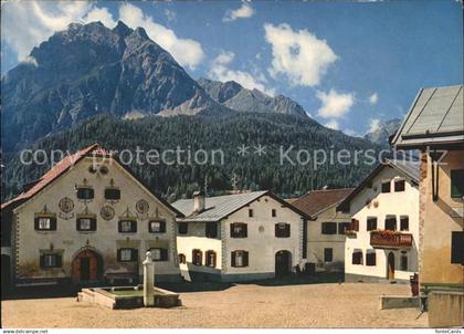 Scuol Tarasp Vulpera Dorfplatz Scuol mit Piz Pisoc