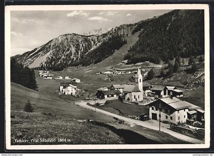 AK Tschierv /Val Müstair, Strassenpartie mit Kirche