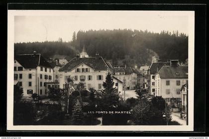 AK Les Ponts de Martel, Ortspartie mit Kirchturmspitze