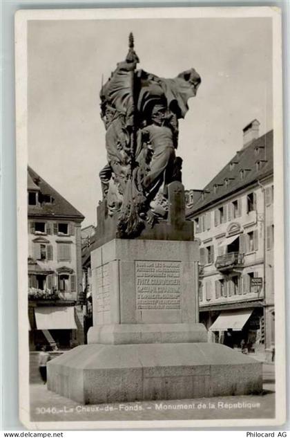 2300 La Chaux-de-Fonds - Monument de la Republique - 10583956