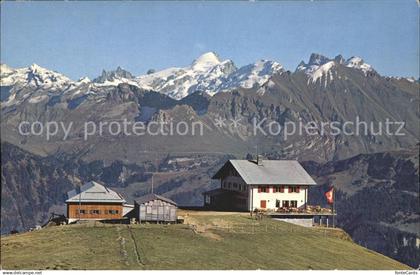 Lungern Luftseilbahn Lungern Schoenbueel mit Berghaus