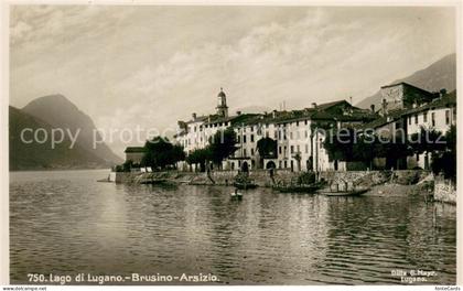 Brusino Arsizio TI Haeuserpartie am Luganersee