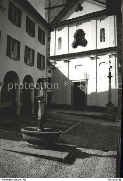 Intragna Kirchplatz Brunnen