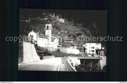 Vogorno Strassenpartie mit Kirche