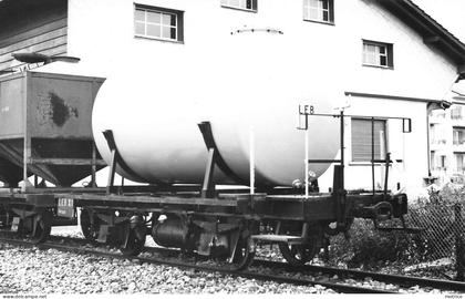 LIGNE DE CHEMIN DE FER Lausanne- Echallens - Bercher, à Echallens ,wagon X1, photo en 1972 format carte ancienne.