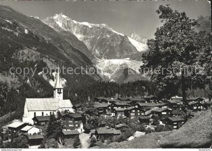 Ernen Ortsansicht mit Kirche Wannehorn Finsteraarhorn Berner Alpen
