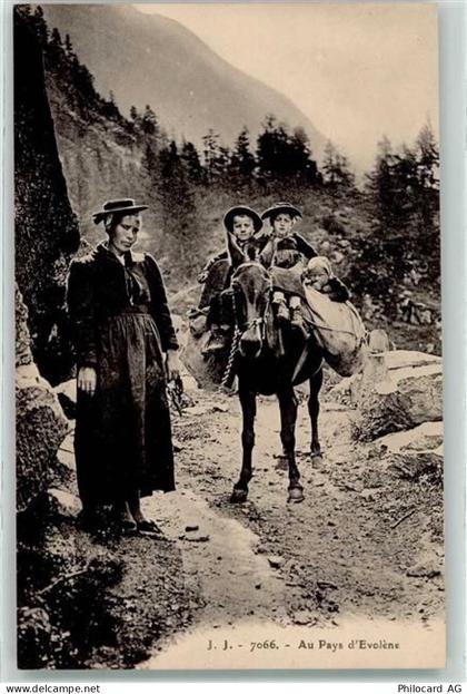 1983 Evolène - Bäuerin mit Kindern auf dem Pferd sitzend - 10611349