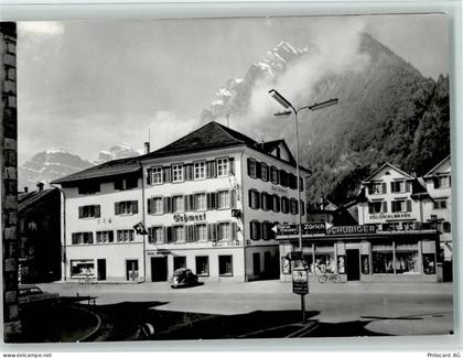 8752 Näfels - Hotel Schwert vis-à-vis Freulerpalast Oldtimer - 11062069