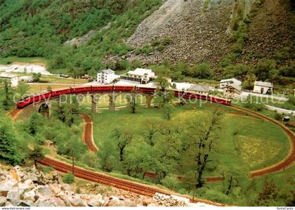 Brusio TI Bernina Express auf Viadukt RhB