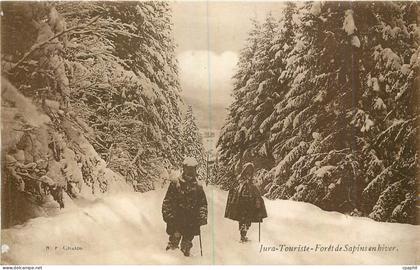 CPA Jura Touriste Foret de Sapins en hiver