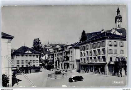 6017 Ruswil - Platz, Brunnen, Auto - 51279896