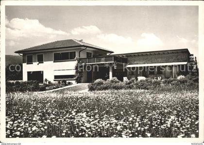 Neuchatel NE Heim und Gelaende am Neuenburgersee