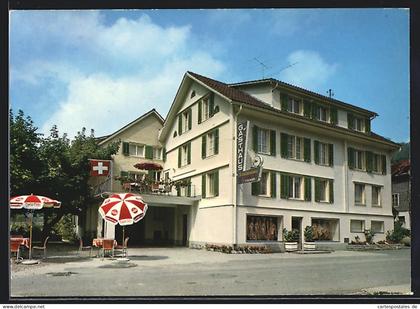 AK Unteriberg, Gasthaus-Metzgerei Schützenhaus J. Kläger-Fässler, Strassenansicht mit Aussentischen