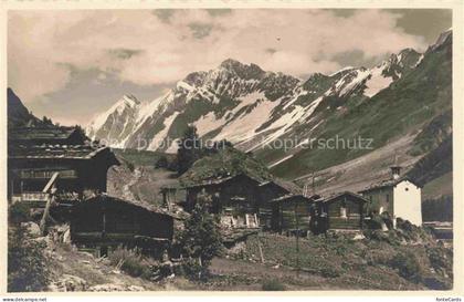 Eisten Visp Loetschental VS Dorfansicht Blick gegen Sattelhorn Schienhorn