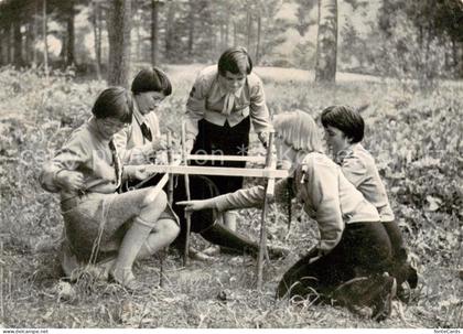 Goms VS Weltlager in Goms Pfadfinderinnen an der Arbeit