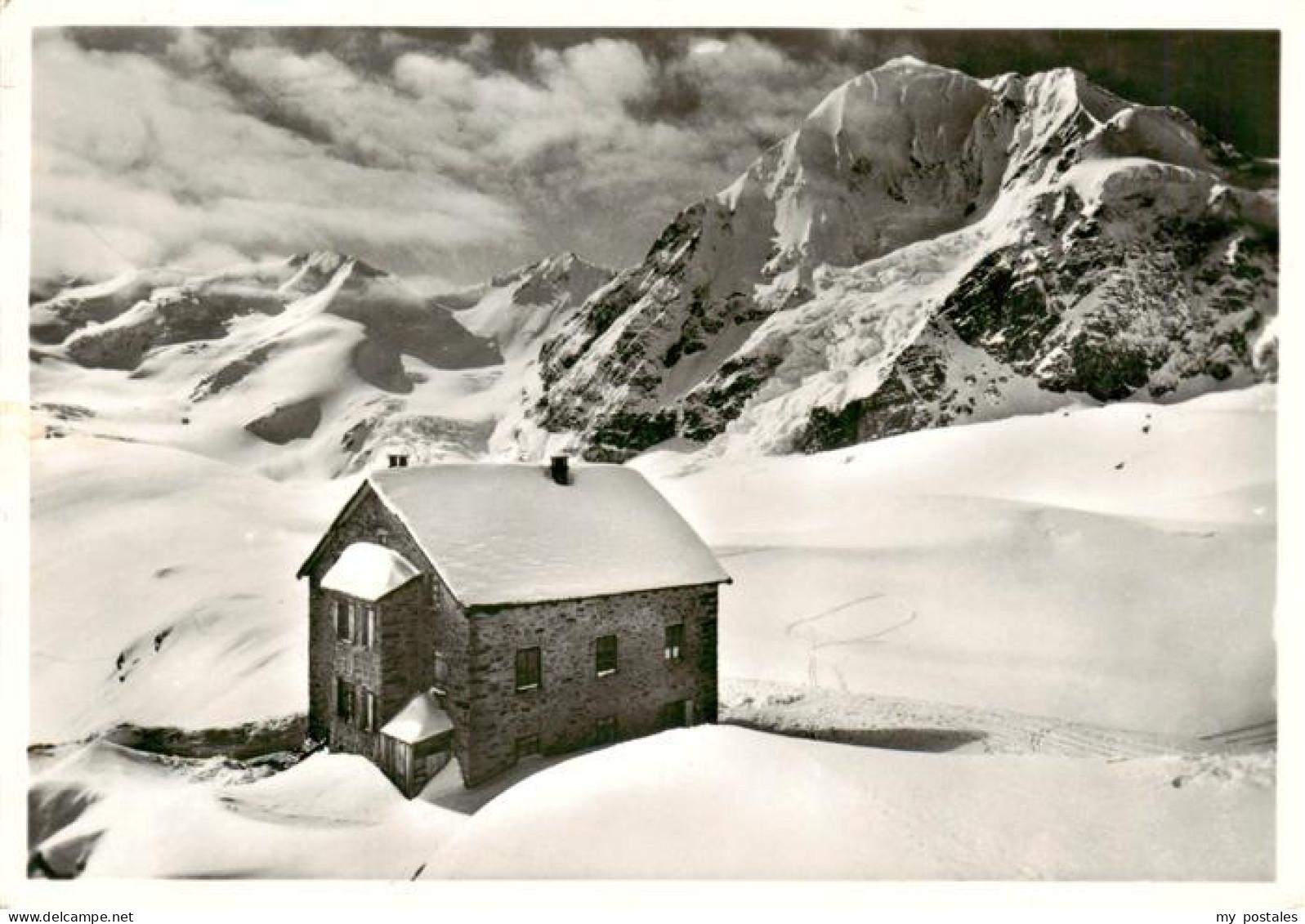 Sulden Solda Trentino-Alto-Adige IT Hintergradhuette mit Koenigspitze