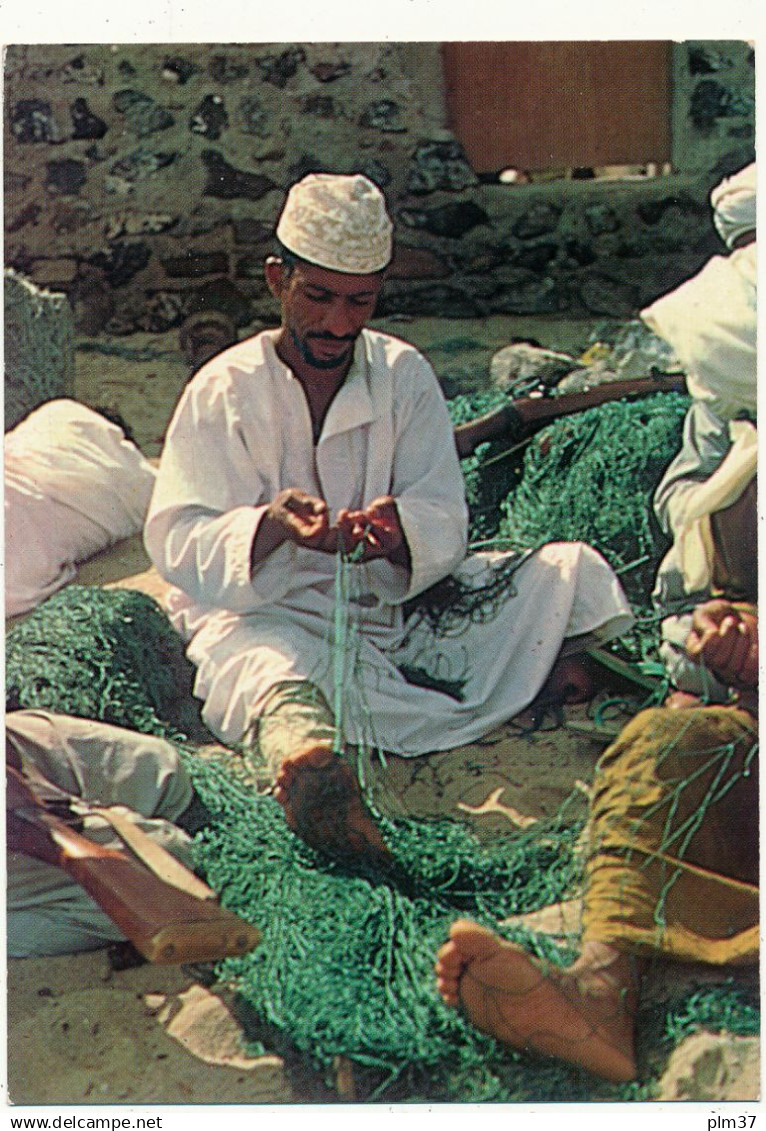 Sultanate of OMAN - Fisherman from Sidaab