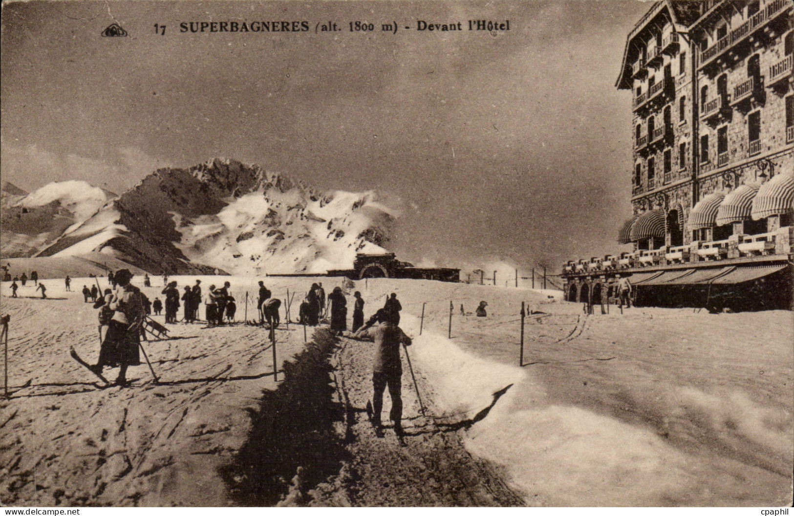 Superbagneres - Devant l'Hotel - Le Ski - Sports d'Hiver - CPA