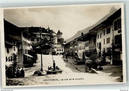 1663 Gruyères - La Rue et le crucifix - 10619444