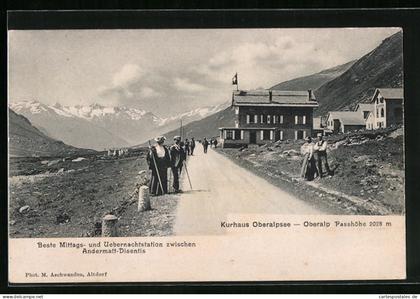 AK Tujetsch, Oberalp-Passhöhe, Wanderer vor dem Kurhotel Oberalpsee