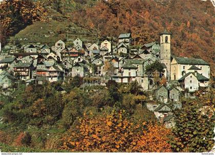 Corippo Verzasca Locarno TI Valle-Verzasca Dorf Kirche Herbst Steinhaus Bergdorf