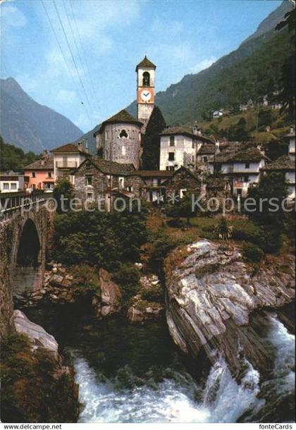 Lavertezzo Dorfpartie mit Kirche