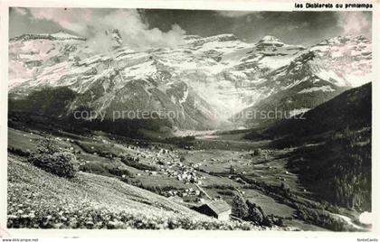 Diablerets  Les Diablerets VD Diablerets Bergdorf Tal Wiesen Fruehling Gletscher