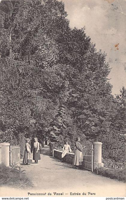 Suisse - Pensionnat de Vinzel (VD) Entrée du parc
