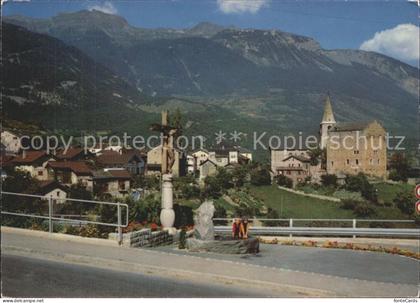Venthone Teilansicht mit Wegekreuz