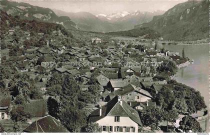 Brienz Brienzersee BE Hasliberg Brienzersee Dorf Haeuser Bergpanorama Schneeberg