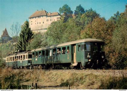 Laupen BE Pendelzug der Sensetalbahn Schloss Laupen