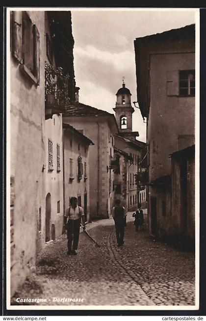 AK Castasegna, Einwohner auf der Dorfstrasse