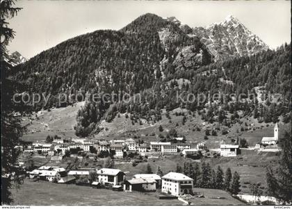 Lavin Ortsansicht mit Kirche Piz Linard Silvretta