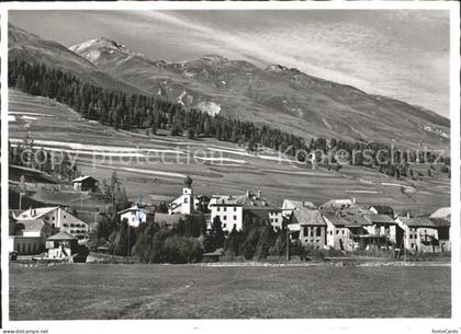 Madulain Ortsansicht mit Kirche Engadin