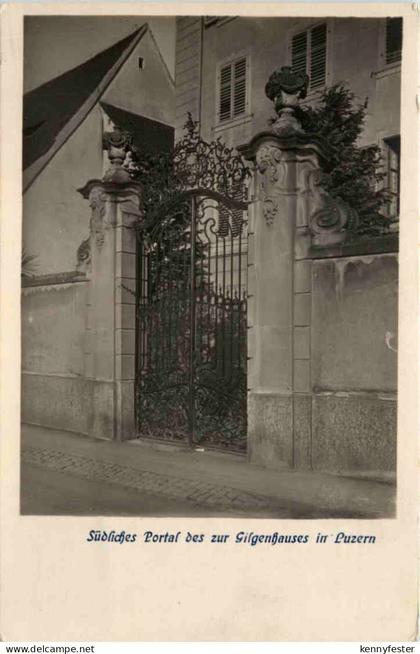 Luzern, Südliches Portal des zur Gilgenhauses in Luzern