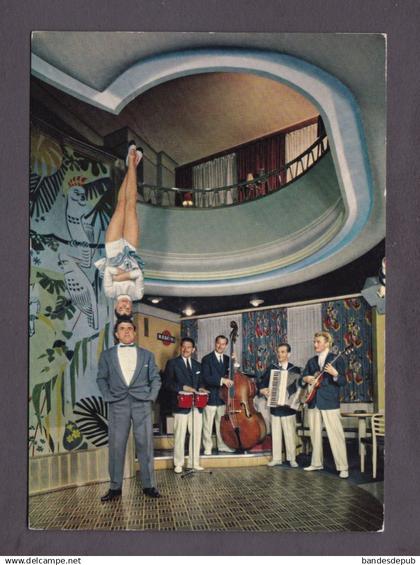 Suisse LU Hirschen LUCERNE  Cacadou Club ( groupe musique acrobates numéro de cirque pub Martini )