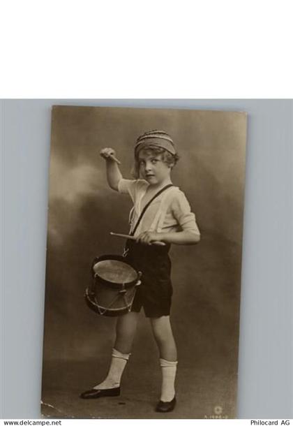2316 Les Ponts-de-Martel Martel-Dernier - Kind mit Trommel - 50146923