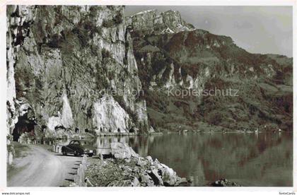 Bauen URI UR Vierwaldstaettersee Bauenstock Felsen Seeufer Strasse Auto Berge