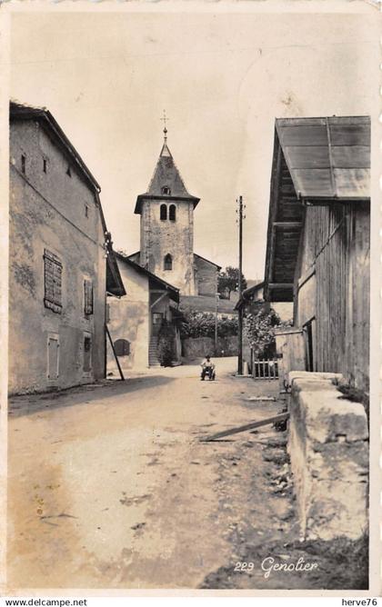 SUISSE - GENOLIER  - carte photo - une rue - l'église