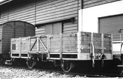 LIGNE DE CHEMIN DE FER Lausanne- Echallens - Bercher, à Echallens wagon L33, photo en 1972 format carte ancienne.