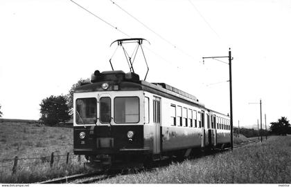LIGNE DE CHEMIN DE FER Lausanne- Echallens - Bercher, environs Echallens ,Rame 26, photo en 1972 format carte ancienne.