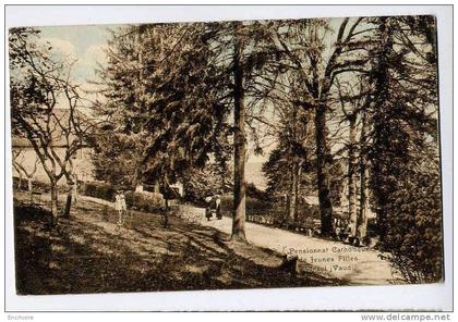 cpa VINZEL pensionnat catholique de jeunes filles - promeneurs sur l´allee - ed institut graphique 5278